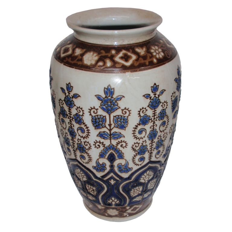 Vase in blue and ivory